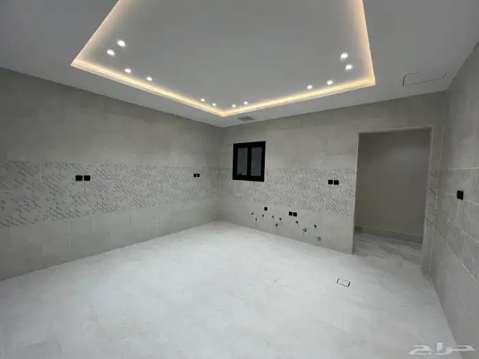 للبيع فيلا دورين وملحق في مخطط ولي العهد راكب التكيف كامل 16