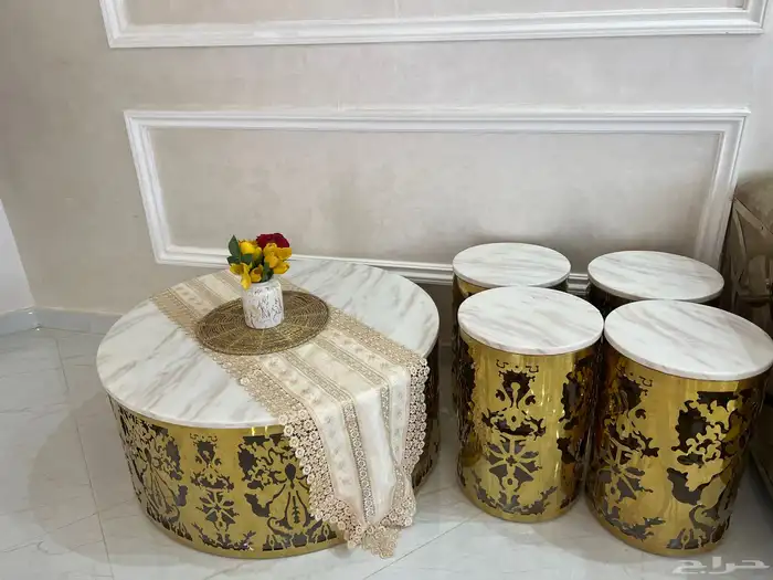 طاوله رخام مع اربع طوايل خدمه السعر 600 0