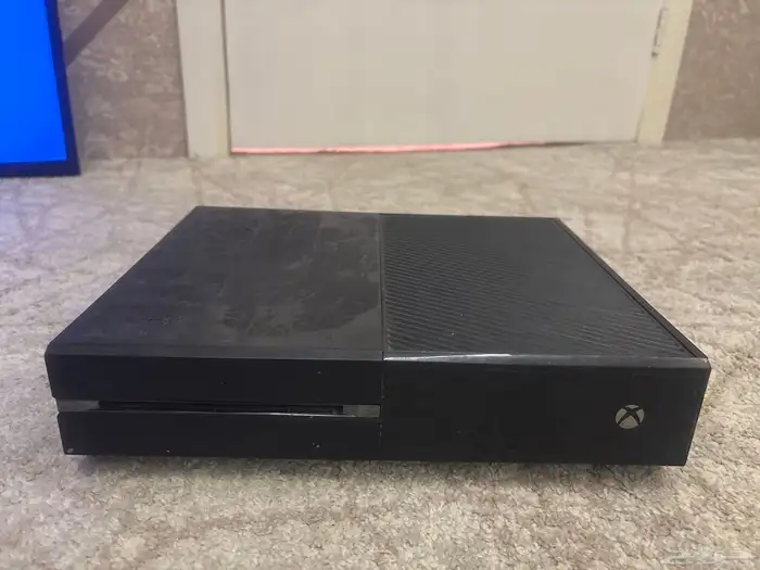 اكس بوكس ون معى يد و اسلاكه 0