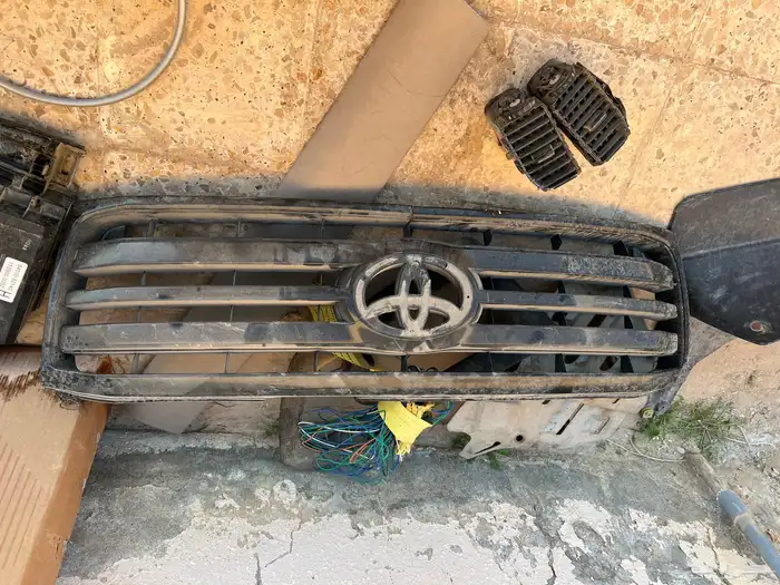 قطع لاندكروزر 1998 الي 2007 البيع سمح 1