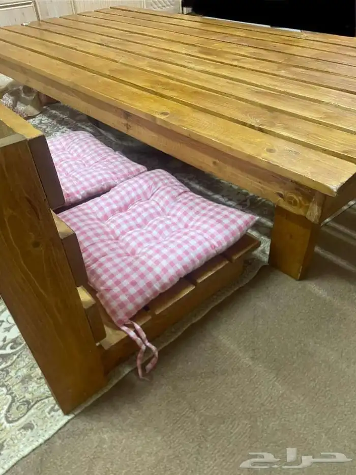 كنب للبيع و طاولة طعام ارضي للبيع 4