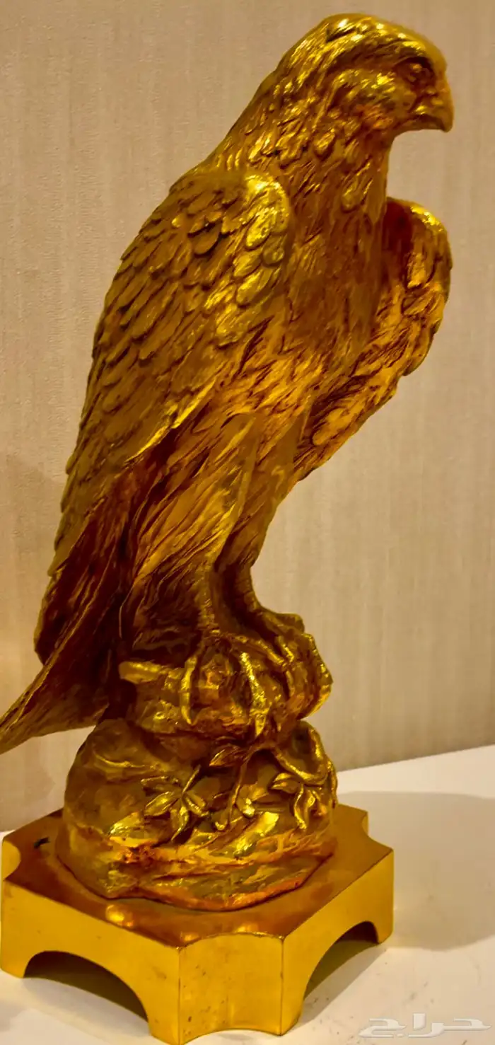 ثمثال أوروبي صقر نحاس 0