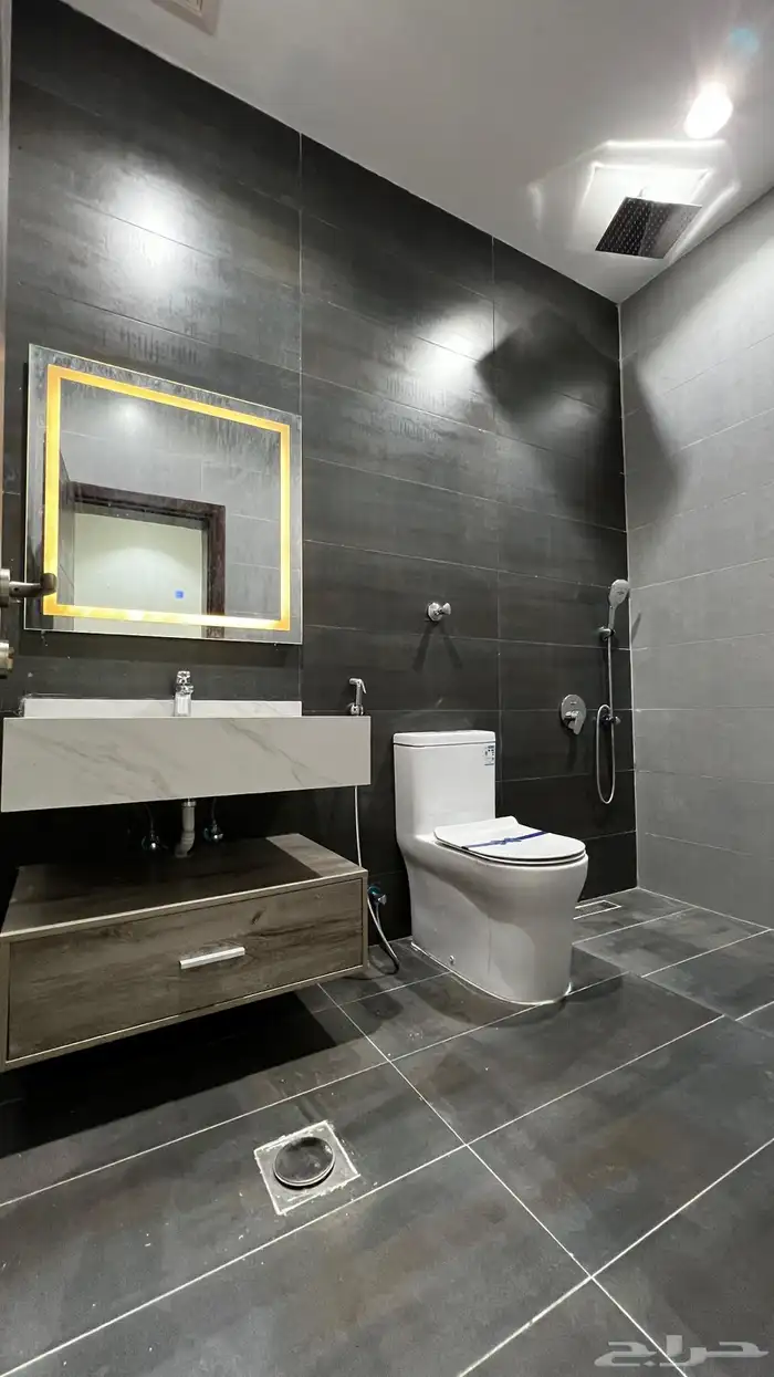 شقة 6 غرف المساحة 263 متر 9