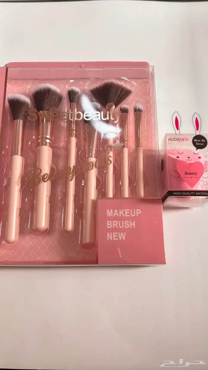 بوكس مكياج 35 قطعة ب ( 120 ) ريال عرض بمناسبة تخرج 7