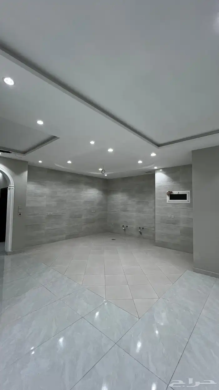 شقة 6 غرف المساحة 263 متر 3