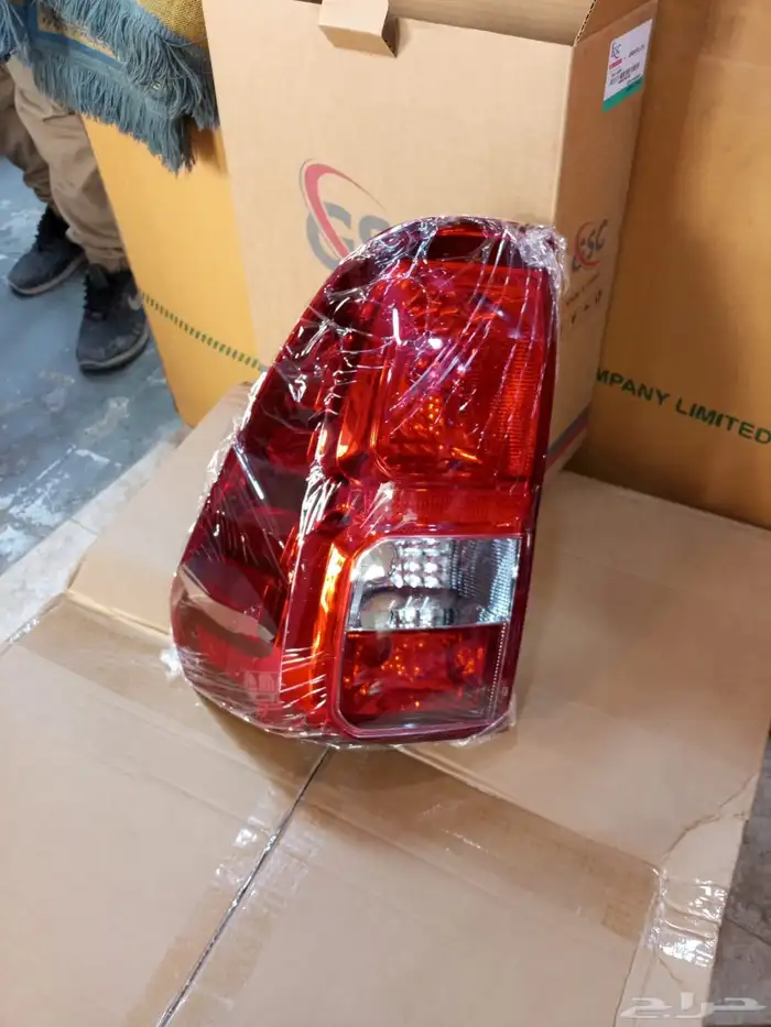 صدام هيلوكس خلفي واسطبات وشمعات وجميع اكسوارت الهيلوكس 8