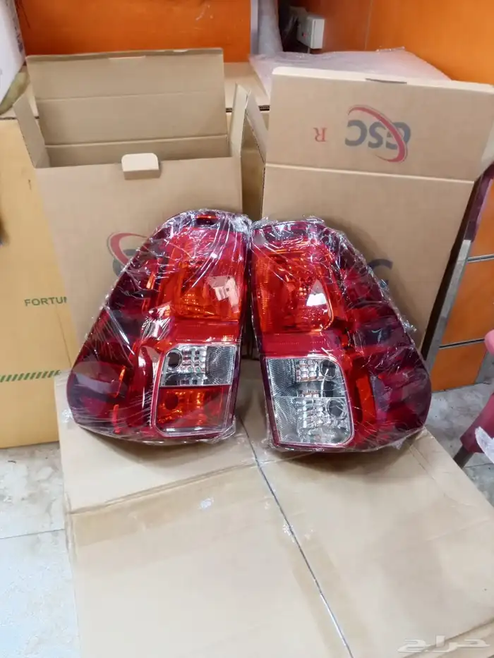 صدام هيلوكس خلفي واسطبات وشمعات وجميع اكسوارت الهيلوكس 7