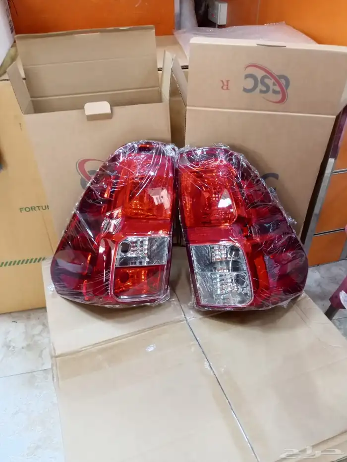 صدام هيلوكس خلفي واسطبات وشمعات وجميع اكسوارت الهيلوكس 9