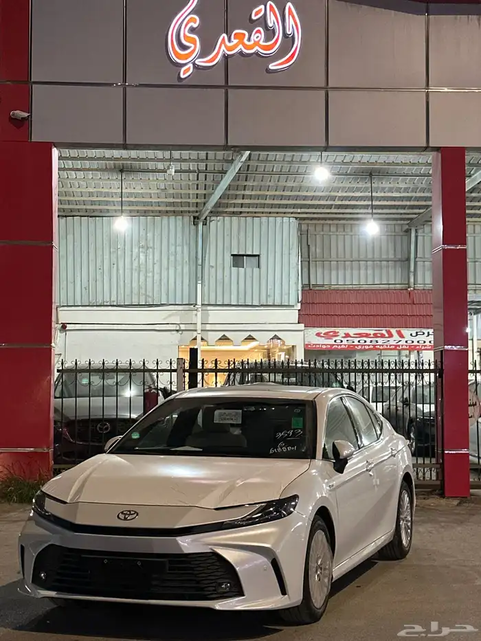 كامري 2025 E بلص هايبرد سعودي لدى معرض سامي القعدي 13