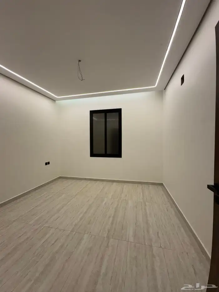 للبيع دور أول ب مصعد 12