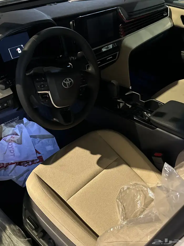 كامري 2025 E بلص هايبرد سعودي لدى معرض سامي القعدي 5