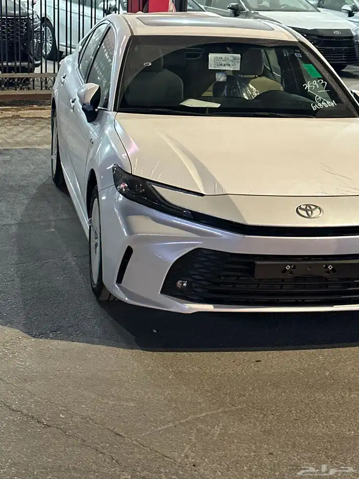 كامري 2025 E بلص هايبرد سعودي لدى معرض سامي القعدي 11