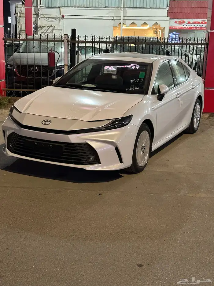 كامري 2025 E بلص هايبرد سعودي لدى معرض سامي القعدي 3