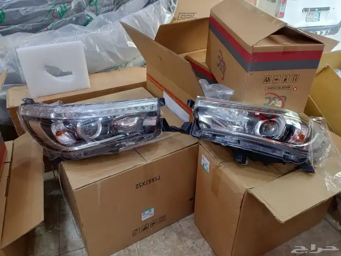 صدام هيلوكس خلفي واسطبات وشمعات وجميع اكسوارت الهيلوكس 10