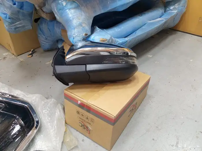 صدام هيلوكس خلفي واسطبات وشمعات وجميع اكسوارت الهيلوكس 5