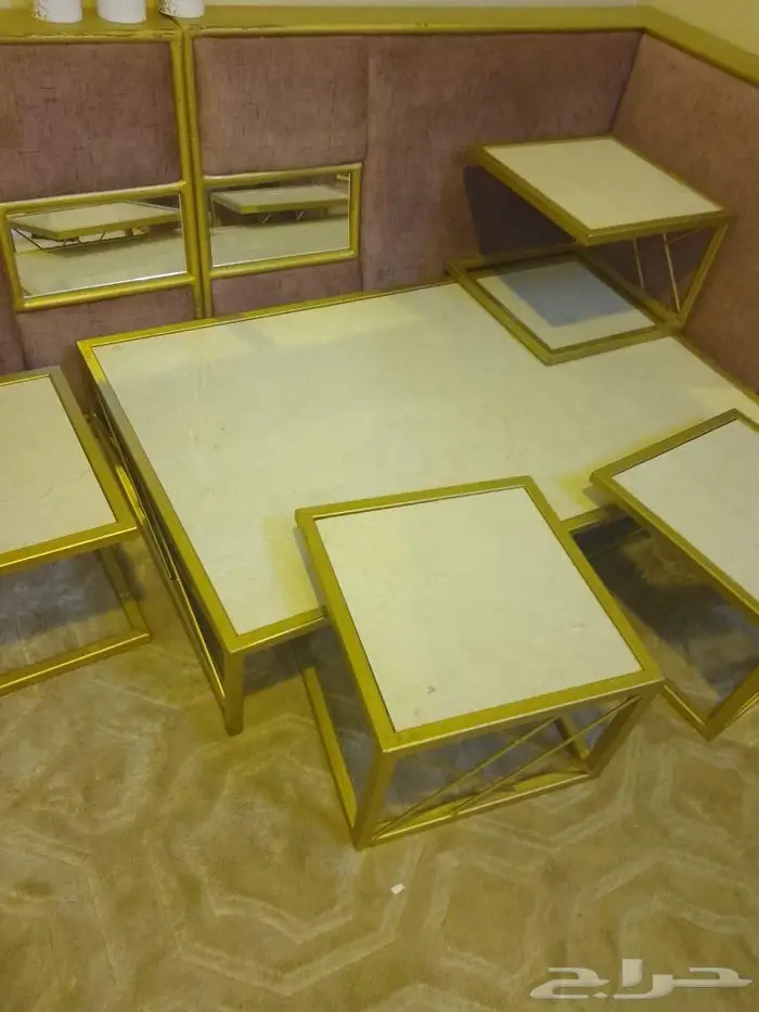 طاوله ارضيه مع طاولات صغيره 4 نظيف 0