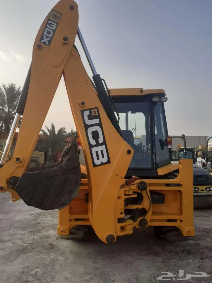 باكهولودر جي سي بي 3DX موديل 2016 لوط 118 5