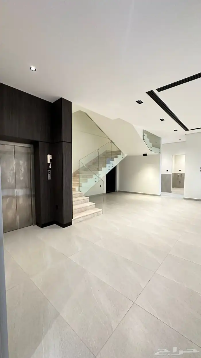 للبيع فيلا فاخره بتصميم عصري ومميز 9
