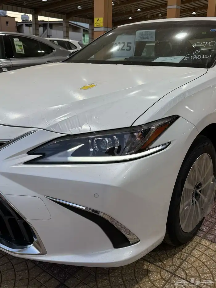 لكزس ES250 بنزين 2025 باللون الابيض سعودي وأرد آلوكيل 8