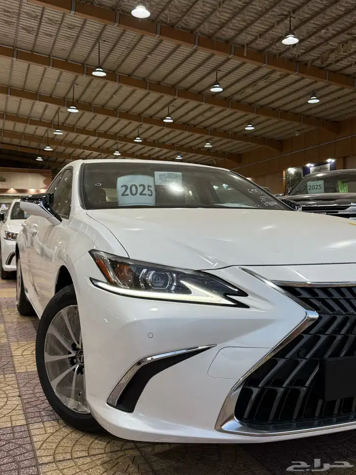 لكزس ES250 بنزين 2025 باللون الابيض سعودي وأرد آلوكيل 5