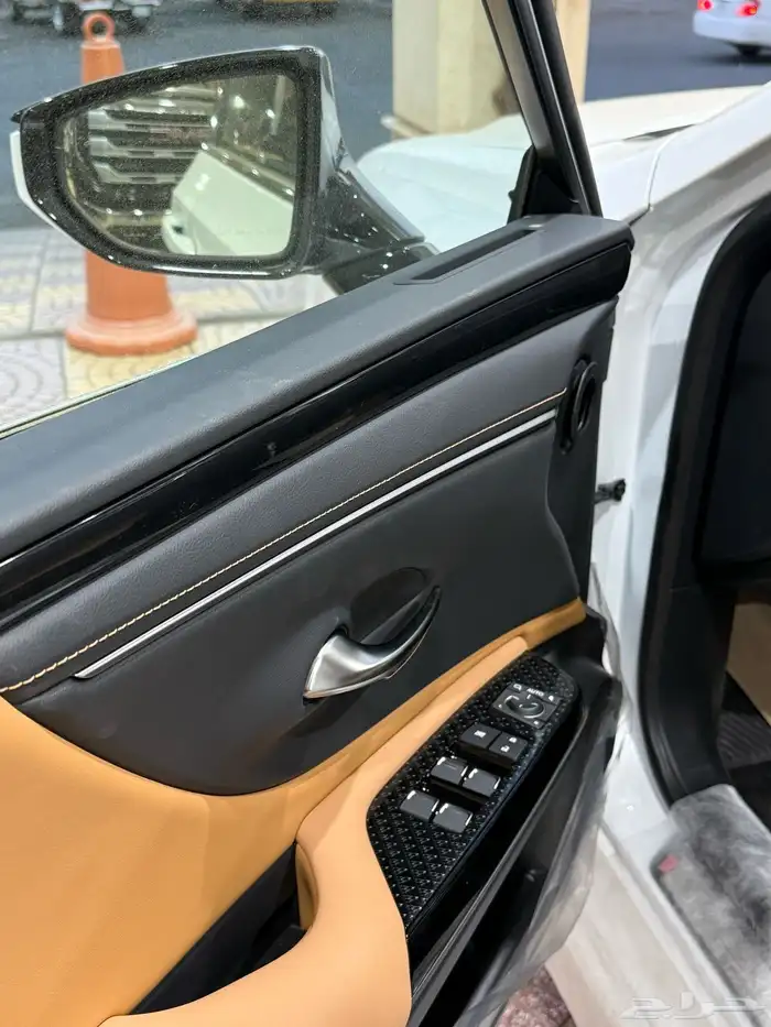 لكزس ES250 بنزين 2025 باللون الابيض سعودي وأرد آلوكيل 24