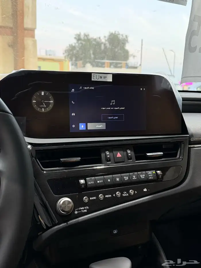 لكزس ES250 بنزين 2025 باللون الابيض سعودي وأرد آلوكيل 25