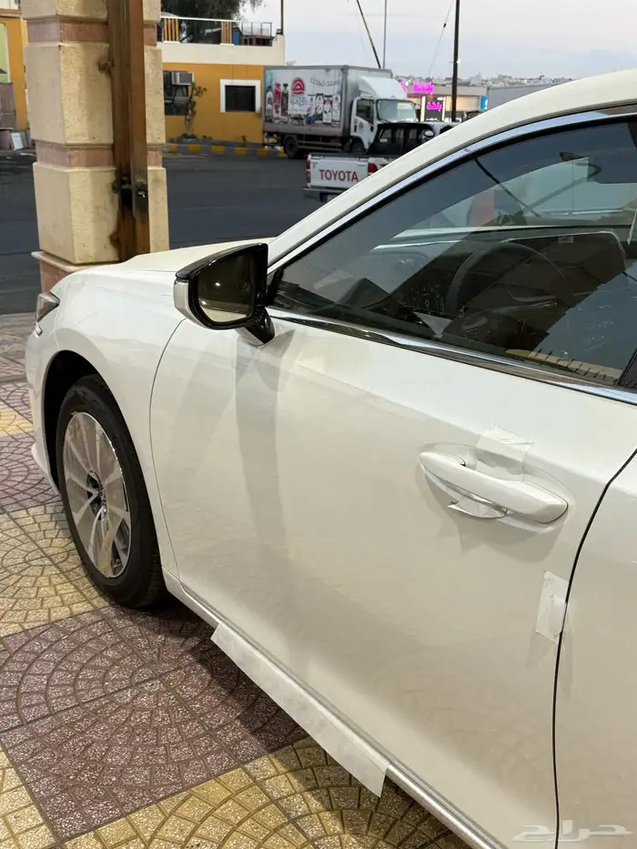 لكزس ES250 بنزين 2025 باللون الابيض سعودي وأرد آلوكيل 4