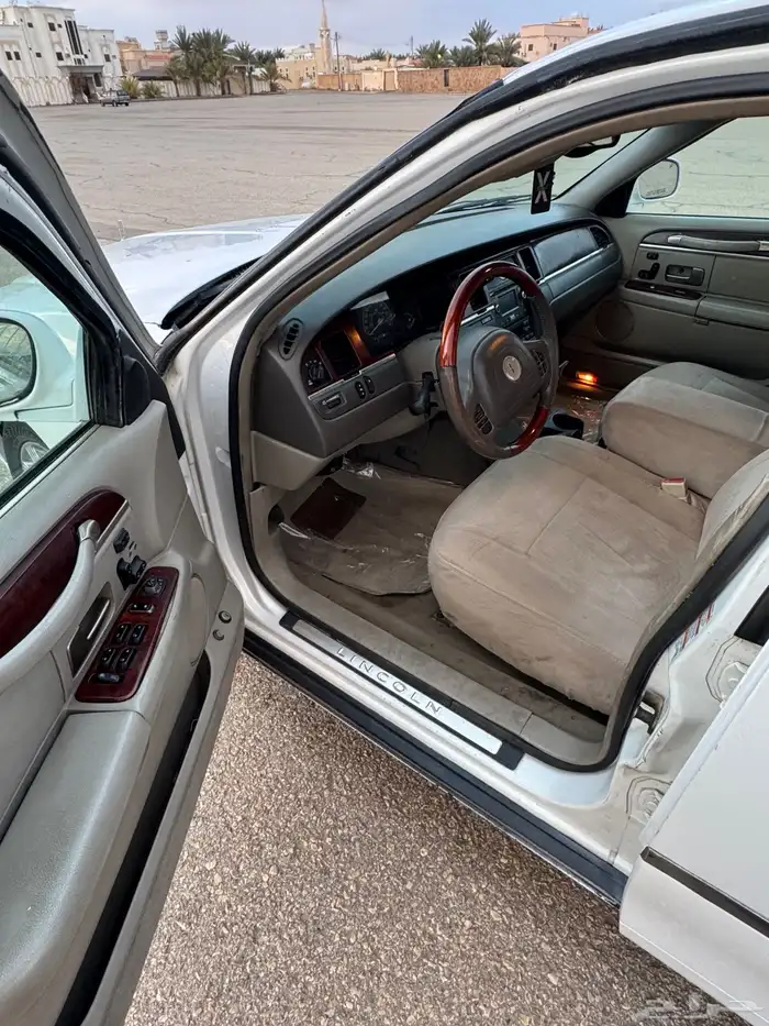 لينكولن تاون كار 2003 7