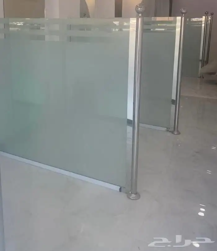 يوجد مرايا وقواطع حلاق للبيع 1
