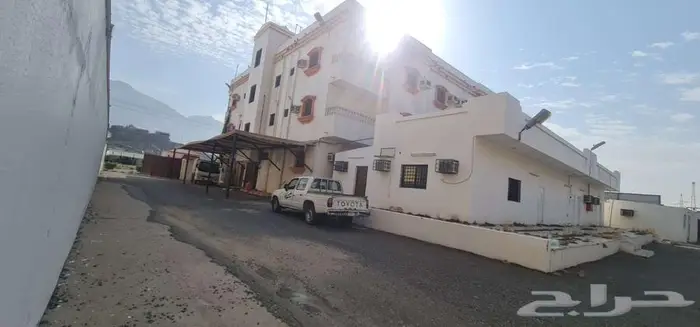 للإيجار مبنى تجاري سكني محايل عسير طريق جدة 1
