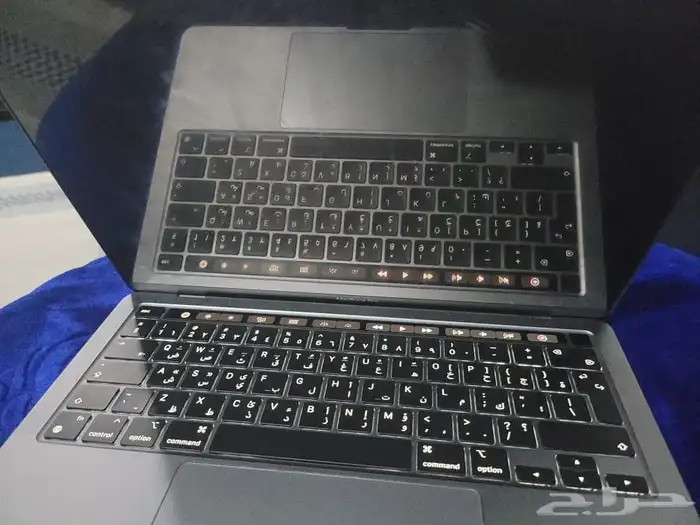 ماك بوك m2برو نضيف 3