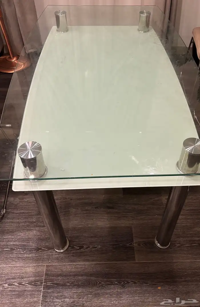 طاولة طعام بتصميم زجاجي 1