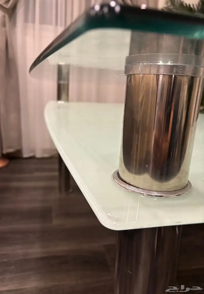 طاولة طعام بتصميم زجاجي 3
