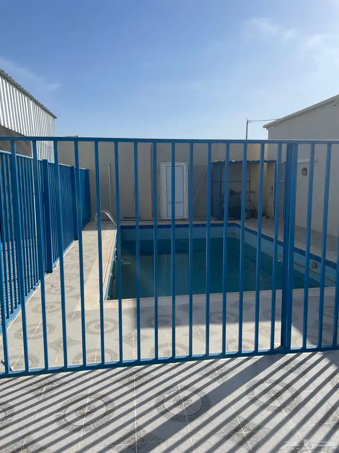 ((استراحة حي الراشدية 2 )) ويوجد ((استراحة ثانية في الحساني) 18