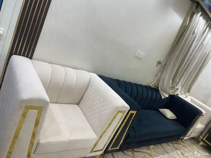 كنب استمال شهرين. فاخر. مع الطاولات. التواصل وواتس. والستار 0