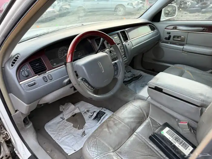 لينكون تاون كار 2005 تشليح قطع 17