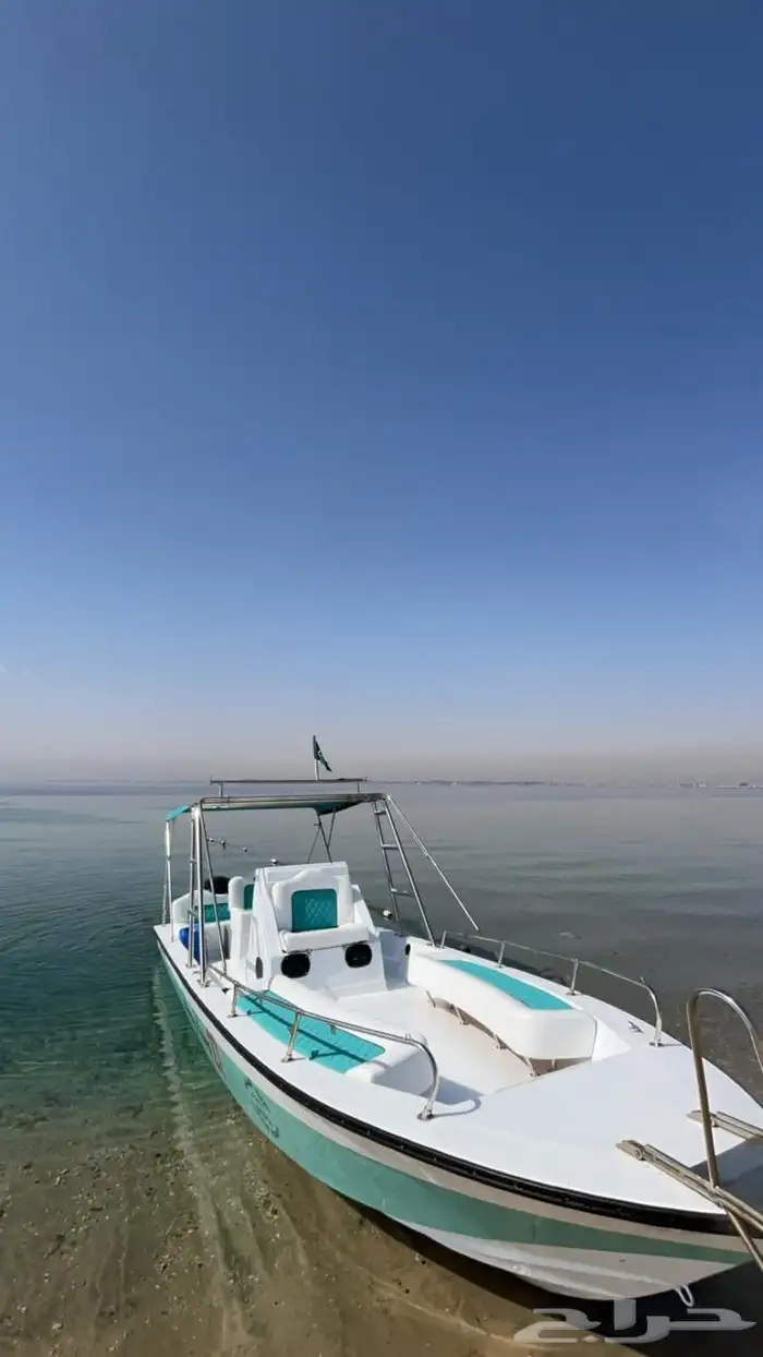 رحلات في بالقارب في شاطئ نصف القمر. 1