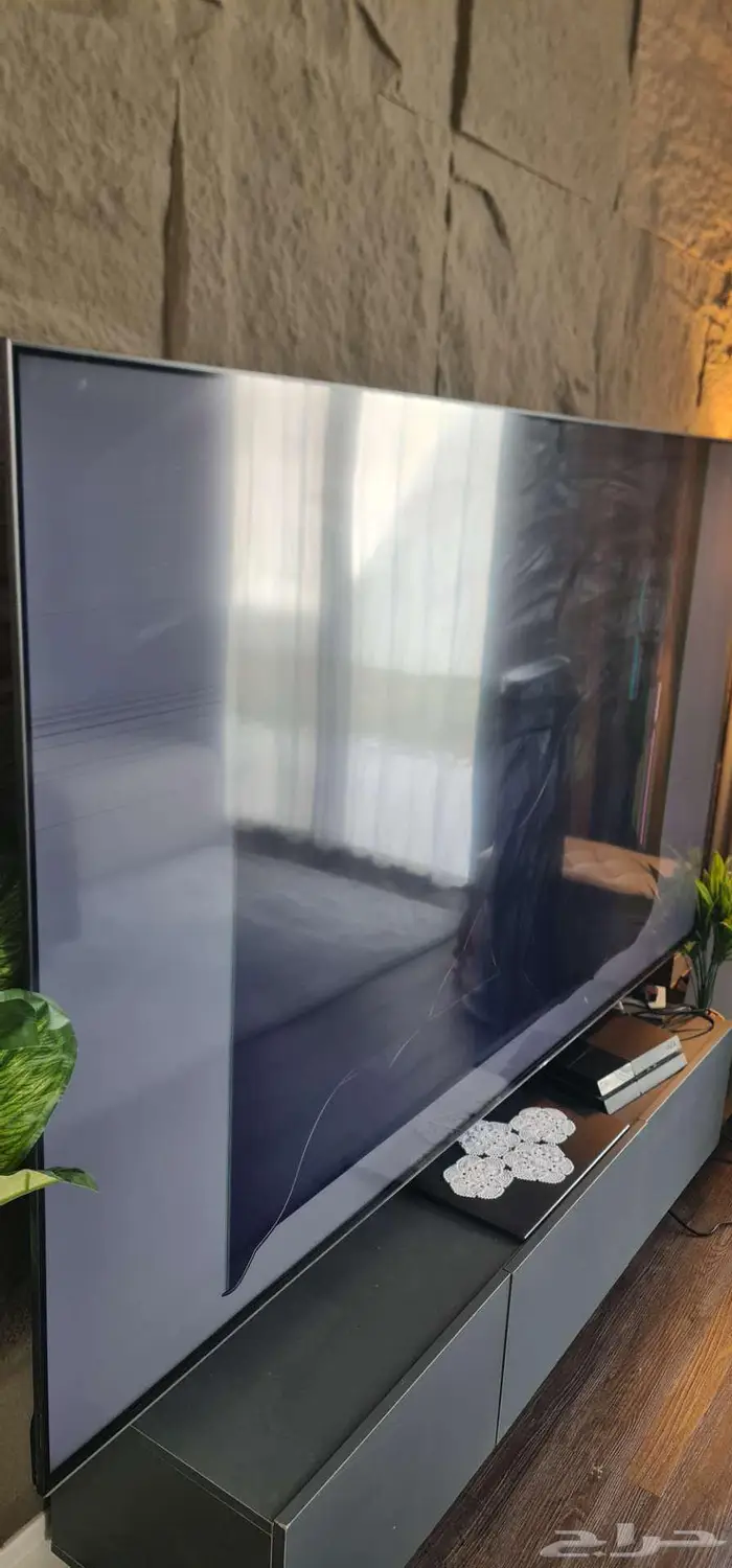 شاشة TCL 85 inch 144hz مكسوره 1