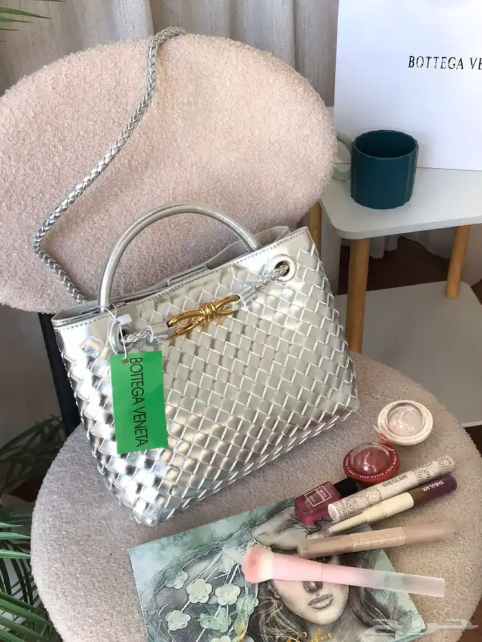 شنط كوتش ميو ميو توري بورش اشكال كثيره ومتنوعه 75