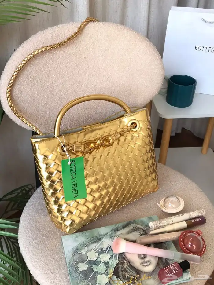 شنط كوتش ميو ميو توري بورش اشكال كثيره ومتنوعه 76