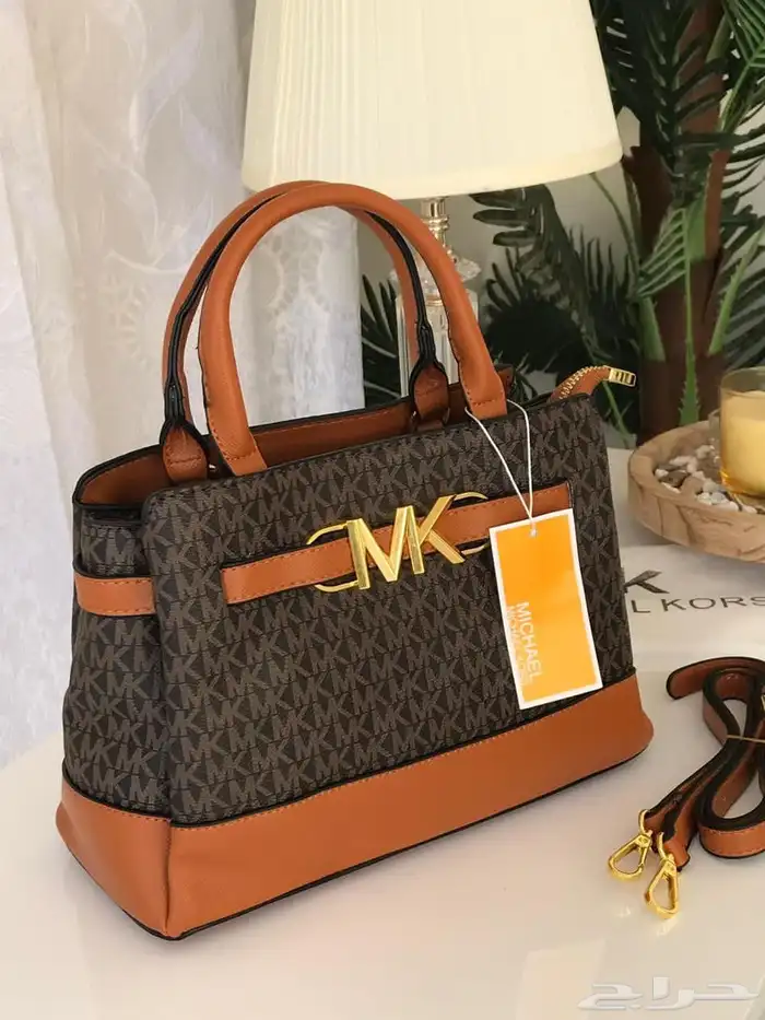 شنط كوتش ميو ميو توري بورش اشكال كثيره ومتنوعه 70