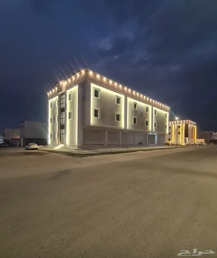 للبيع عمارة تجارية فاخرة حي الوادي حفرالباطن 0