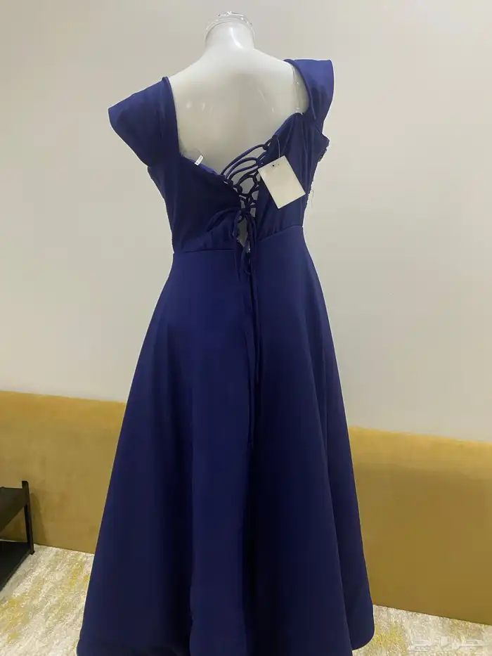 فستان سهرة جديد لم يلبس المقاس رقم  4 السعر 350 ريال 1