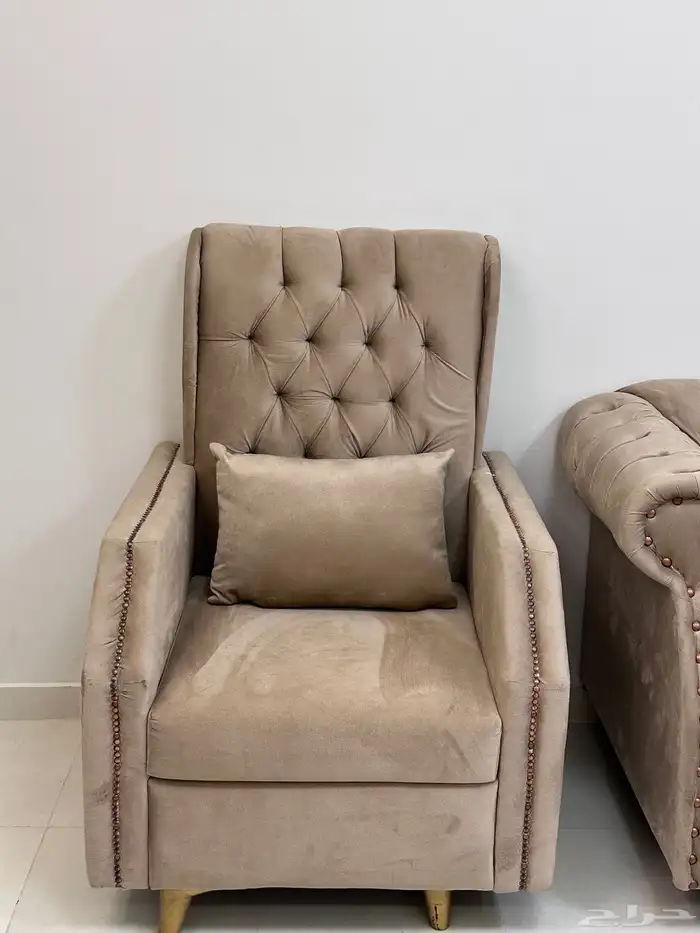 طقم كنب ينفع لمجلس 4 4 او 4 5 نظيف جدا للبيع 0