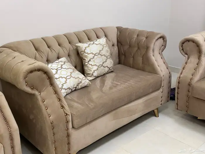 طقم كنب ينفع لمجلس 4 4 او 4 5 نظيف جدا للبيع 1
