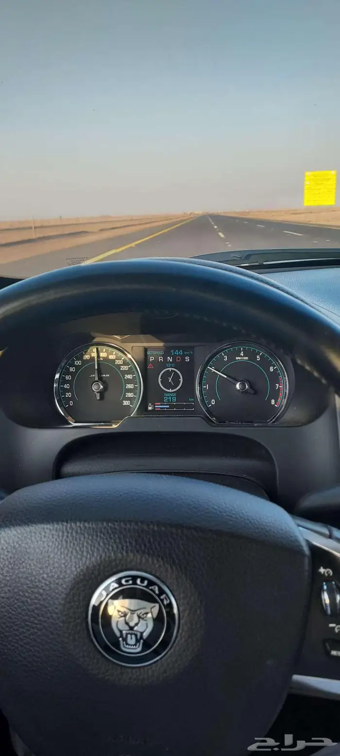 جاكوار xf 2015 2.0 0
