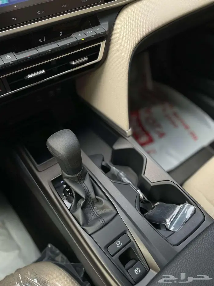 تويوتا كامري 2025 ستاندر اسود ملكي 10