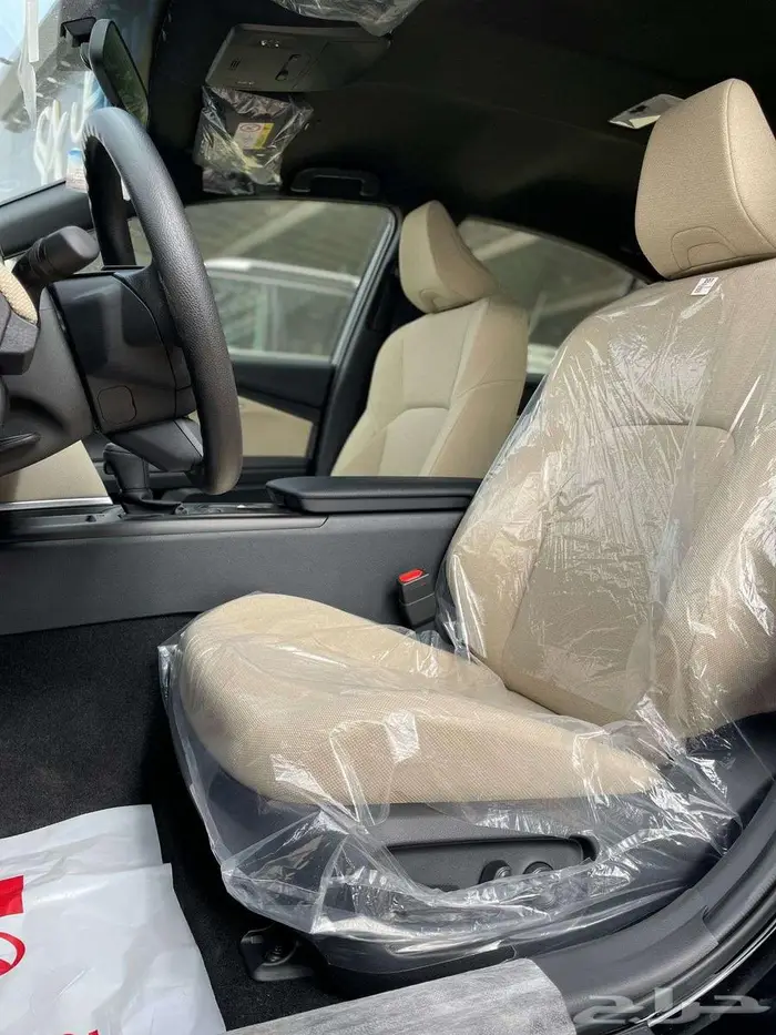 تويوتا كامري 2025 ستاندر اسود ملكي 7