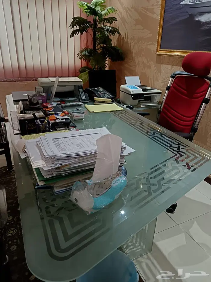 أثاث مكتب للبيع مميز وفريد من نوعه من الزجاج ضد الكسر 4