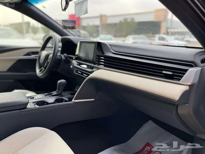 تويوتا كامري 2025 ستاندر اسود ملكي 9